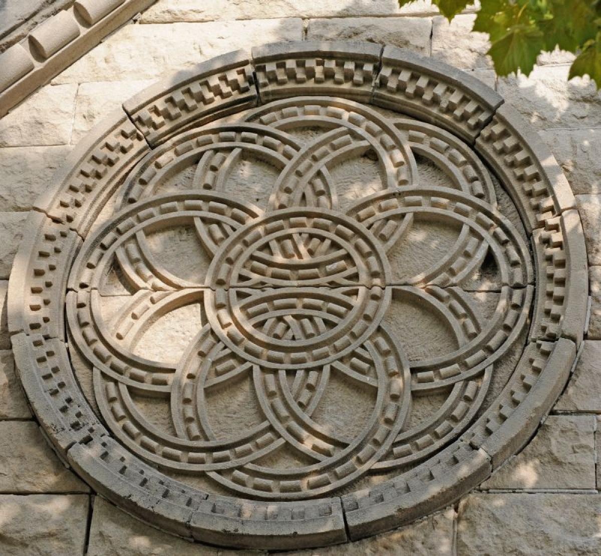Tilton-hall-rosette
